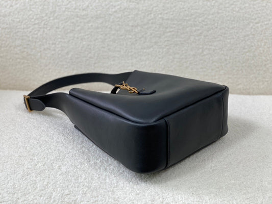 YSL Le 5 A 7 Supple Small Grained Leather Black 23 x 22 x 8.5cm