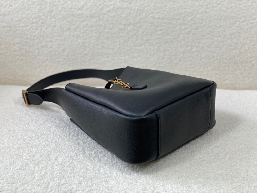 YSL Le 5 A 7 Supple Small Grained Leather Black 23 x 22 x 8.5cm